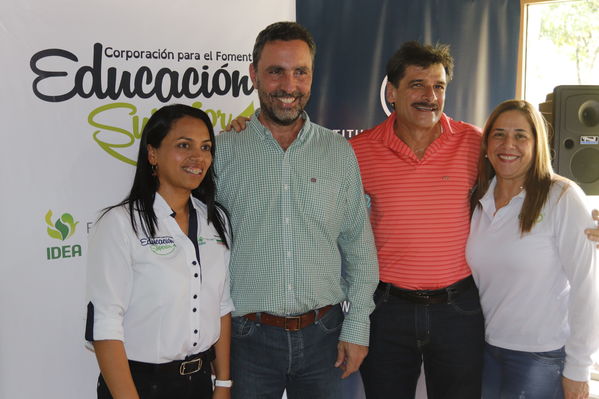 Graduaciones en modelo de educación rural
Graduaciones en modelo de educación rural
Fecha: Septiembre 14 de 2019. 
Para descargar esta fotografía en alta resolución, haga clic sobre la imagen hasta que la misma se despliegue en la pantalla completa; luego dé clic derecho y elija la opción "guardar imagen como". 
En caso de publicación por cualquier medio, solicitamos acompañarla del crédito: "Foto EPM"
Palabras clave: Graduaciones en modelo de educación rural