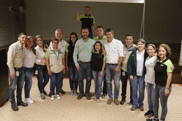Graduaciones en modelo de educación rural
Graduaciones en modelo de educación rural
Fecha: Septiembre 14 de 2019. 
Para descargar esta fotografía en alta resolución, haga clic sobre la imagen hasta que la misma se despliegue en la pantalla completa; luego dé clic derecho y elija la opción "guardar imagen como". 
En caso de publicación por cualquier medio, solicitamos acompañarla del crédito: "Foto EPM"
Palabras clave: Graduaciones en modelo de educación rural