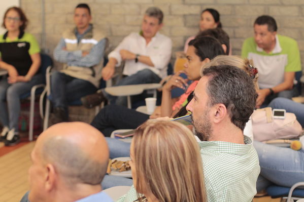 Graduaciones en modelo de educación rural
Graduaciones en modelo de educación rural
Fecha: Septiembre 14 de 2019. 
Para descargar esta fotografía en alta resolución, haga clic sobre la imagen hasta que la misma se despliegue en la pantalla completa; luego dé clic derecho y elija la opción "guardar imagen como". 
En caso de publicación por cualquier medio, solicitamos acompañarla del crédito: "Foto EPM"
Palabras clave: Graduaciones en modelo de educación rural