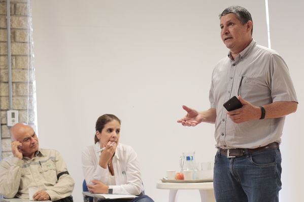 Graduaciones en modelo de educación rural
Graduaciones en modelo de educación rural
Fecha: Septiembre 14 de 2019. 
Para descargar esta fotografía en alta resolución, haga clic sobre la imagen hasta que la misma se despliegue en la pantalla completa; luego dé clic derecho y elija la opción "guardar imagen como". 
En caso de publicación por cualquier medio, solicitamos acompañarla del crédito: "Foto EPM"
Palabras clave: Graduaciones en modelo de educación rural