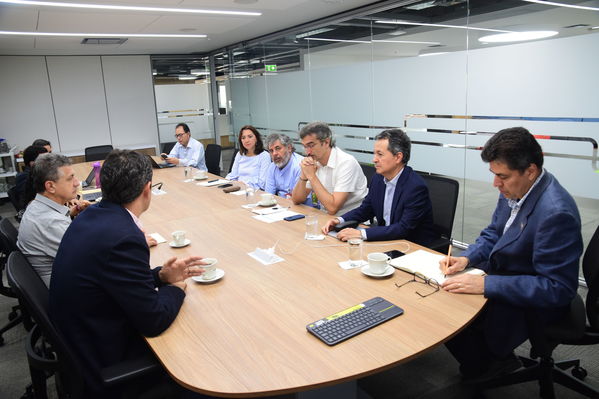 Visita de Martín Santiago Herrero, PNUD
Visita de Martín Santiago Herrero, PNUD
Fecha: Septiembre 14 de 2017
Para descargar esta fotografía en alta resolución, haga clic sobre la imagen hasta que la misma se despliegue en la pantalla completa; luego dé clic derecho y elija la opción "guardar imagen como". 
En caso de publicación por cualquier medio, solicitamos acompañarla del crédito: "Foto EPM"
Palabras clave: Visita Martín Santiago Herrero PNUD convenio
