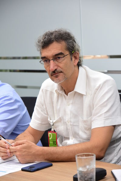 Visita de Martín Santiago Herrero, PNUD
Visita de Martín Santiago Herrero, PNUD
Fecha: Septiembre 14 de 2017
Para descargar esta fotografía en alta resolución, haga clic sobre la imagen hasta que la misma se despliegue en la pantalla completa; luego dé clic derecho y elija la opción "guardar imagen como". 
En caso de publicación por cualquier medio, solicitamos acompañarla del crédito: "Foto EPM"
Palabras clave: Visita Martín Santiago Herrero PNUD convenio