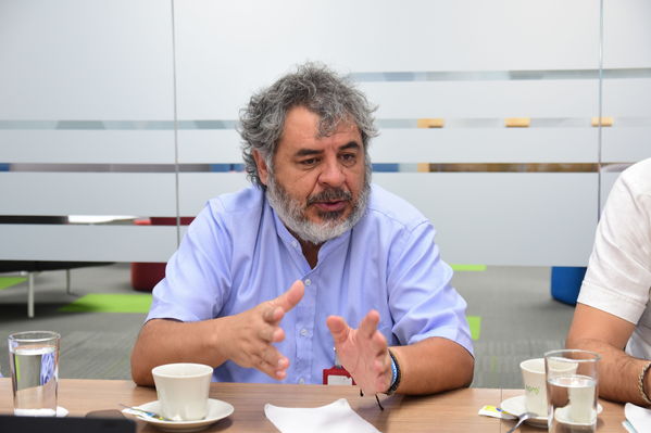 Visita de Martín Santiago Herrero, PNUD
Visita de Martín Santiago Herrero, PNUD
Fecha: Septiembre 14 de 2017
Para descargar esta fotografía en alta resolución, haga clic sobre la imagen hasta que la misma se despliegue en la pantalla completa; luego dé clic derecho y elija la opción "guardar imagen como". 
En caso de publicación por cualquier medio, solicitamos acompañarla del crédito: "Foto EPM"
Palabras clave: Visita Martín Santiago Herrero PNUD convenio