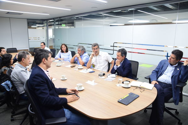 Visita de Martín Santiago Herrero, PNUD
Visita de Martín Santiago Herrero, PNUD
Fecha: Septiembre 14 de 2017
Para descargar esta fotografía en alta resolución, haga clic sobre la imagen hasta que la misma se despliegue en la pantalla completa; luego dé clic derecho y elija la opción "guardar imagen como". 
En caso de publicación por cualquier medio, solicitamos acompañarla del crédito: "Foto EPM"
Palabras clave: Visita Martín Santiago Herrero PNUD convenio