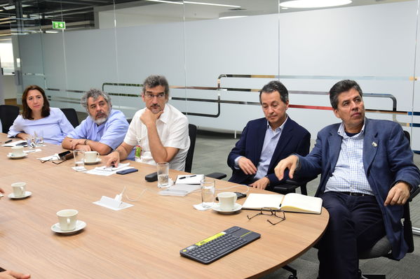 Visita de Martín Santiago Herrero, PNUD
Visita de Martín Santiago Herrero, PNUD
Fecha: Septiembre 14 de 2017
Para descargar esta fotografía en alta resolución, haga clic sobre la imagen hasta que la misma se despliegue en la pantalla completa; luego dé clic derecho y elija la opción "guardar imagen como". 
En caso de publicación por cualquier medio, solicitamos acompañarla del crédito: "Foto EPM"
Palabras clave: Visita Martín Santiago Herrero PNUD convenio