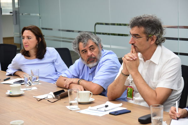 Visita de Martín Santiago Herrero, PNUD
Visita de Martín Santiago Herrero, PNUD
Fecha: Septiembre 14 de 2017
Para descargar esta fotografía en alta resolución, haga clic sobre la imagen hasta que la misma se despliegue en la pantalla completa; luego dé clic derecho y elija la opción "guardar imagen como". 
En caso de publicación por cualquier medio, solicitamos acompañarla del crédito: "Foto EPM"
Palabras clave: Visita Martín Santiago Herrero PNUD convenio