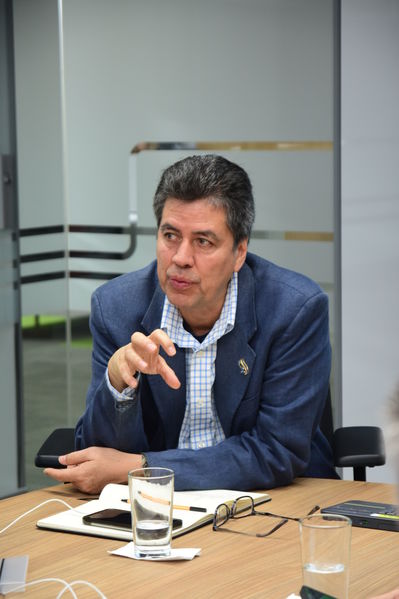 Visita de Martín Santiago Herrero, PNUD
Visita de Martín Santiago Herrero, PNUD
Fecha: Septiembre 14 de 2017
Para descargar esta fotografía en alta resolución, haga clic sobre la imagen hasta que la misma se despliegue en la pantalla completa; luego dé clic derecho y elija la opción "guardar imagen como". 
En caso de publicación por cualquier medio, solicitamos acompañarla del crédito: "Foto EPM"
Palabras clave: Visita Martín Santiago Herrero PNUD convenio