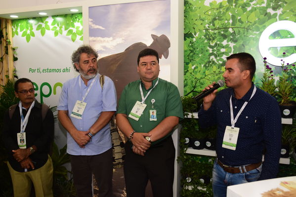 Visita de Martín Santiago Herrero, PNUD
Visita de Martín Santiago Herrero, PNUD
Fecha: Septiembre 14 de 2017
Para descargar esta fotografía en alta resolución, haga clic sobre la imagen hasta que la misma se despliegue en la pantalla completa; luego dé clic derecho y elija la opción "guardar imagen como". 
En caso de publicación por cualquier medio, solicitamos acompañarla del crédito: "Foto EPM"
Palabras clave: Visita Martín Santiago Herrero PNUD convenio