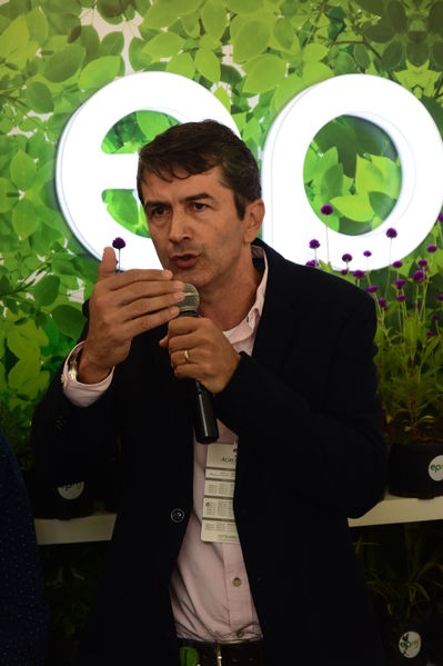 Visita de Martín Santiago Herrero, PNUD
Visita de Martín Santiago Herrero, PNUD
Fecha: Septiembre 14 de 2017
Para descargar esta fotografía en alta resolución, haga clic sobre la imagen hasta que la misma se despliegue en la pantalla completa; luego dé clic derecho y elija la opción "guardar imagen como". 
En caso de publicación por cualquier medio, solicitamos acompañarla del crédito: "Foto EPM"
Palabras clave: Visita Martín Santiago Herrero PNUD convenio