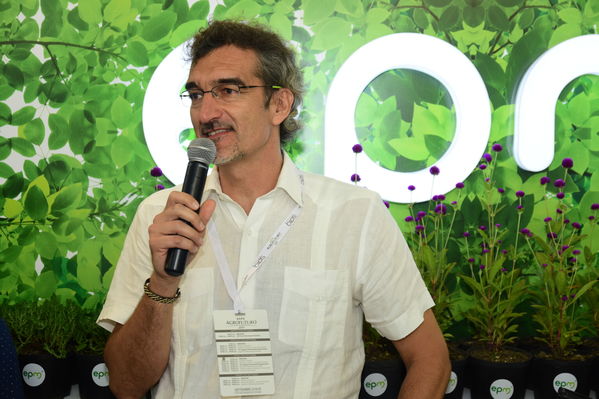 Visita de Martín Santiago Herrero, PNUD
Visita de Martín Santiago Herrero, PNUD
Fecha: Septiembre 14 de 2017
Para descargar esta fotografía en alta resolución, haga clic sobre la imagen hasta que la misma se despliegue en la pantalla completa; luego dé clic derecho y elija la opción "guardar imagen como". 
En caso de publicación por cualquier medio, solicitamos acompañarla del crédito: "Foto EPM"
Palabras clave: Visita Martín Santiago Herrero PNUD convenio