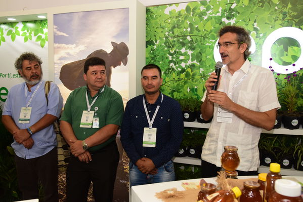 Visita de Martín Santiago Herrero, PNUD
Visita de Martín Santiago Herrero, PNUD
Fecha: Septiembre 14 de 2017
Para descargar esta fotografía en alta resolución, haga clic sobre la imagen hasta que la misma se despliegue en la pantalla completa; luego dé clic derecho y elija la opción "guardar imagen como". 
En caso de publicación por cualquier medio, solicitamos acompañarla del crédito: "Foto EPM"
Palabras clave: Visita Martín Santiago Herrero PNUD convenio