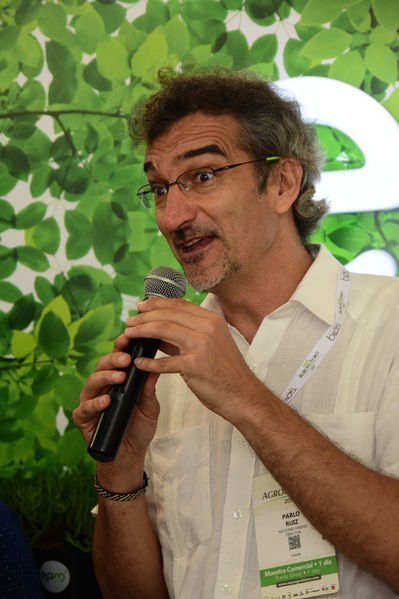 Visita de Martín Santiago Herrero, PNUD
Visita de Martín Santiago Herrero, PNUD
Fecha: Septiembre 14 de 2017
Para descargar esta fotografía en alta resolución, haga clic sobre la imagen hasta que la misma se despliegue en la pantalla completa; luego dé clic derecho y elija la opción "guardar imagen como". 
En caso de publicación por cualquier medio, solicitamos acompañarla del crédito: "Foto EPM"
Palabras clave: Visita Martín Santiago Herrero PNUD convenio