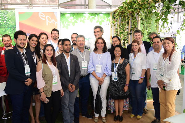 Visita de Martín Santiago Herrero, PNUD
Visita de Martín Santiago Herrero, PNUD
Fecha: Septiembre 14 de 2017
Para descargar esta fotografía en alta resolución, haga clic sobre la imagen hasta que la misma se despliegue en la pantalla completa; luego dé clic derecho y elija la opción "guardar imagen como". 
En caso de publicación por cualquier medio, solicitamos acompañarla del crédito: "Foto EPM"
Palabras clave: Visita Martín Santiago Herrero PNUD convenio