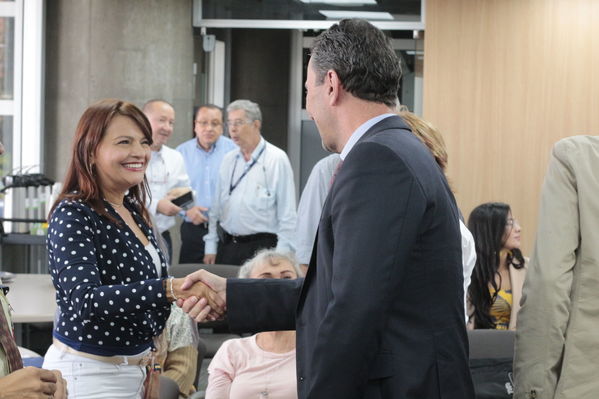 Rueda de Prensa-Notificación de aseguradora Proyecto Ituango
Rueda de Prensa-Notificación de aseguradora Proyecto Ituango
Fecha: Septiembre 17 de 2019. 
Para descargar esta fotografía en alta resolución, haga clic sobre la imagen hasta que la misma se despliegue en la pantalla completa; luego dé clic derecho y elija la opción "guardar imagen como". 
En caso de publicación por cualquier medio, solicitamos acompañarla del crédito: "Foto EPM"
Palabras clave: Rueda de Prensa-Notificación de aseguradora Proyecto Ituango