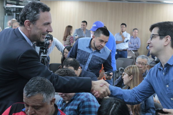 Rueda de Prensa-Notificación de aseguradora Proyecto Ituango
Rueda de Prensa-Notificación de aseguradora Proyecto Ituango
Fecha: Septiembre 17 de 2019. 
Para descargar esta fotografía en alta resolución, haga clic sobre la imagen hasta que la misma se despliegue en la pantalla completa; luego dé clic derecho y elija la opción "guardar imagen como". 
En caso de publicación por cualquier medio, solicitamos acompañarla del crédito: "Foto EPM"
Palabras clave: Rueda de Prensa-Notificación de aseguradora Proyecto Ituango