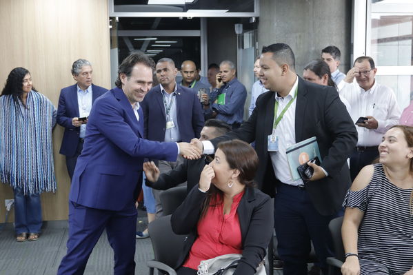 Rueda  Prensa Notificación  aseguradora Proyecto Ituango
Rueda de Prensa-Notificación de aseguradora Proyecto Ituango
Fecha: Septiembre 17 de 2019. 
Para descargar esta fotografía en alta resolución, haga clic sobre la imagen hasta que la misma se despliegue en la pantalla completa; luego dé clic derecho y elija la opción "guardar imagen como". 
En caso de publicación por cualquier medio, solicitamos acompañarla del crédito: "Foto EPM"
Palabras clave: Rueda  Prensa Notificación  aseguradora Proyecto Ituango