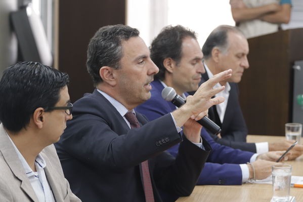 Rueda  Prensa Notificación  aseguradora Proyecto Ituango
Rueda de Prensa-Notificación de aseguradora Proyecto Ituango
Fecha: Septiembre 17 de 2019. 
Para descargar esta fotografía en alta resolución, haga clic sobre la imagen hasta que la misma se despliegue en la pantalla completa; luego dé clic derecho y elija la opción "guardar imagen como". 
En caso de publicación por cualquier medio, solicitamos acompañarla del crédito: "Foto EPM"
Palabras clave: Rueda  Prensa Notificación  aseguradora Proyecto Ituango