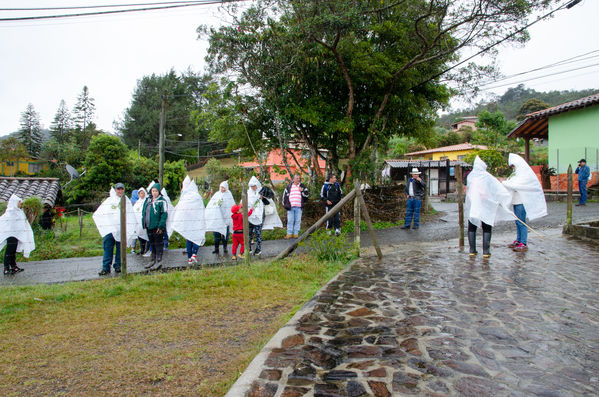 Recorrido quebrada la honda. Convenio EPM-ARVI 
Recorrido quebrada la honda. Convenio EPM-ARVI 
Fecha: Septiembre 18 2019.
Para descargar esta fotografía en alta resolución, haga clic sobre la imagen hasta que la misma se despliegue en la pantalla completa; luego dé clic derecho y elija la opción "guardar imagen como". 
En caso de publicación por cualquier medio, solicitamos acompañarla del crédito: "Foto EPM
Palabras clave: Recorrido quebrada la honda. Convenio EPM-ARVI
