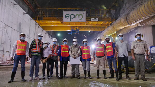 Visita Embajadora  Suecia  Colombia  Hidroituango
Visita Embajadora de Suecia en Colombia a Hidroituango
Fecha: 2 Septiembre 2021
Para descargar esta fotografía en alta resolución, haga clic sobre la imagen hasta que la misma se despliegue en la pantalla completa; luego dé clic derecho y elija la opción "guardar imagen como". 
En caso de publicación por cualquier medio, solicitamos acompañarla del crédito: "Foto EPM"
Palabras clave: Visita Embajadora  Suecia  Colombia  Hidroituango