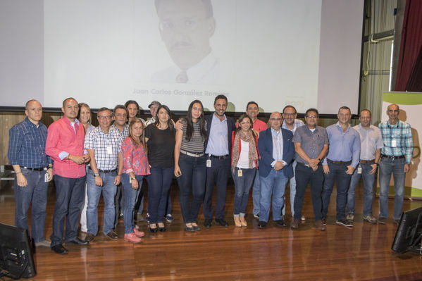 Celebración de años de servicio 2018
Celebración de años de servicio 2018
Septiembre 21 2018
Para descargar esta fotografía en alta resolución, haga clic sobre la imagen hasta que la misma se despliegue en la pantalla completa; luego dé clic derecho y elija la opción "guardar imagen como". 
En caso de publicación por cualquier medio, solicitamos acompañarla del crédito: "Foto EPM"
Palabras clave: Celebración de años de servicio 2018