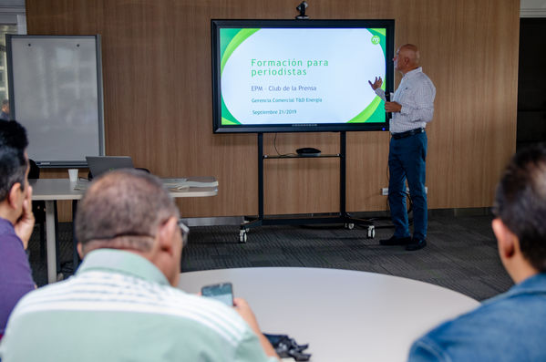 Diplomado para periodistas-Sector energético
Diplomado para periodistas-Sector energético
Fecha: Septiembre 21 2019.
Para descargar esta fotografía en alta resolución, haga clic sobre la imagen hasta que la misma se despliegue en la pantalla completa; luego dé clic derecho y elija la opción "guardar imagen como". 
En caso de publicación por cualquier medio, solicitamos acompañarla del crédito: "Foto EPM
Palabras clave: Diplomado para periodistas-Sector energético