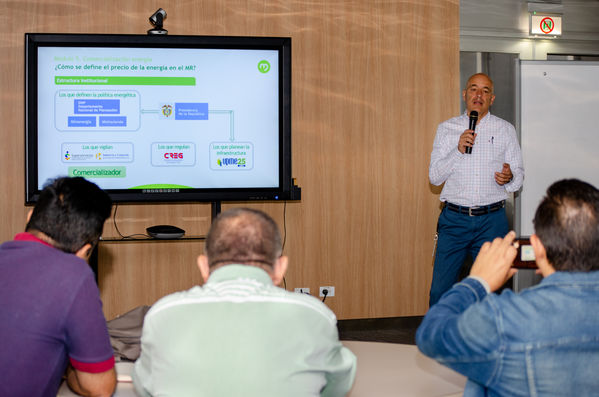 Diplomado para periodistas-Sector energético
Diplomado para periodistas-Sector energético
Fecha: Septiembre 21 2019.
Para descargar esta fotografía en alta resolución, haga clic sobre la imagen hasta que la misma se despliegue en la pantalla completa; luego dé clic derecho y elija la opción "guardar imagen como". 
En caso de publicación por cualquier medio, solicitamos acompañarla del crédito: "Foto EPM
Palabras clave: Diplomado para periodistas-Sector energético