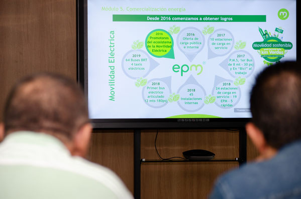 Diplomado para periodistas-Sector energético
Diplomado para periodistas-Sector energético
Fecha: Septiembre 21 2019.
Para descargar esta fotografía en alta resolución, haga clic sobre la imagen hasta que la misma se despliegue en la pantalla completa; luego dé clic derecho y elija la opción "guardar imagen como". 
En caso de publicación por cualquier medio, solicitamos acompañarla del crédito: "Foto EPM
Palabras clave: Diplomado para periodistas-Sector energético
