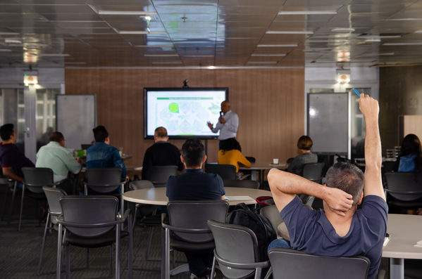 Diplomado para periodistas-Sector energético
Diplomado para periodistas-Sector energético
Fecha: Septiembre 21 2019.
Para descargar esta fotografía en alta resolución, haga clic sobre la imagen hasta que la misma se despliegue en la pantalla completa; luego dé clic derecho y elija la opción "guardar imagen como". 
En caso de publicación por cualquier medio, solicitamos acompañarla del crédito: "Foto EPM
Palabras clave: Diplomado para periodistas-Sector energético