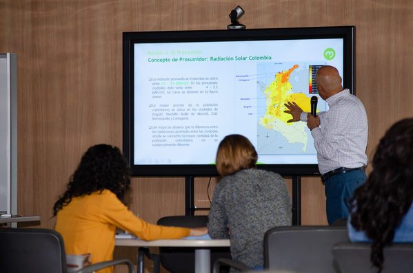 Diplomado para periodistas-Sector energético
Diplomado para periodistas-Sector energético
Fecha: Septiembre 21 2019.
Para descargar esta fotografía en alta resolución, haga clic sobre la imagen hasta que la misma se despliegue en la pantalla completa; luego dé clic derecho y elija la opción "guardar imagen como". 
En caso de publicación por cualquier medio, solicitamos acompañarla del crédito: "Foto EPM
Palabras clave: Diplomado para periodistas-Sector energético