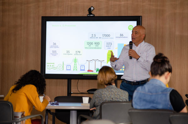 Diplomado para periodistas-Sector energético
Diplomado para periodistas-Sector energético
Fecha: Septiembre 21 2019.
Para descargar esta fotografía en alta resolución, haga clic sobre la imagen hasta que la misma se despliegue en la pantalla completa; luego dé clic derecho y elija la opción "guardar imagen como". 
En caso de publicación por cualquier medio, solicitamos acompañarla del crédito: "Foto EPM
Palabras clave: Diplomado para periodistas-Sector energético