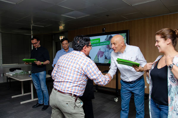 Diplomado para periodistas-Sector energético
Diplomado para periodistas-Sector energético
Fecha: Septiembre 21 2019.
Para descargar esta fotografía en alta resolución, haga clic sobre la imagen hasta que la misma se despliegue en la pantalla completa; luego dé clic derecho y elija la opción "guardar imagen como". 
En caso de publicación por cualquier medio, solicitamos acompañarla del crédito: "Foto EPM
Palabras clave: Diplomado para periodistas-Sector energético