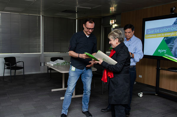 Diplomado para periodistas-Sector energético
Diplomado para periodistas-Sector energético
Fecha: Septiembre 21 2019.
Para descargar esta fotografía en alta resolución, haga clic sobre la imagen hasta que la misma se despliegue en la pantalla completa; luego dé clic derecho y elija la opción "guardar imagen como". 
En caso de publicación por cualquier medio, solicitamos acompañarla del crédito: "Foto EPM
Palabras clave: Diplomado para periodistas-Sector energético