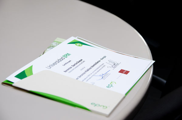 Diplomado para periodistas-Sector energético
Diplomado para periodistas-Sector energético
Fecha: Septiembre 21 2019.
Para descargar esta fotografía en alta resolución, haga clic sobre la imagen hasta que la misma se despliegue en la pantalla completa; luego dé clic derecho y elija la opción "guardar imagen como". 
En caso de publicación por cualquier medio, solicitamos acompañarla del crédito: "Foto EPM
Palabras clave: Diplomado para periodistas-Sector energético