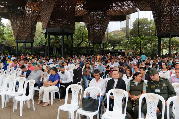 Entrega distinción vida Corantioquia EPM
Entrega distinción vida de Corantioquia a EPM.
Fecha: Septiembre 25 2019.
Para descargar esta fotografía en alta resolución, haga clic sobre la imagen hasta que la misma se despliegue en la pantalla completa; luego dé clic derecho y elija la opción "guardar imagen como". 
En caso de publicación por cualquier medio, solicitamos acompañarla del crédito: "Foto EPM
Palabras clave: Entrega distinción vida Corantioquia EPM