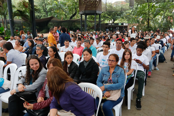 Entrega distinción vida Corantioquia EPM
Entrega distinción vida de Corantioquia a EPM.
Fecha: Septiembre 25 2019.
Para descargar esta fotografía en alta resolución, haga clic sobre la imagen hasta que la misma se despliegue en la pantalla completa; luego dé clic derecho y elija la opción "guardar imagen como". 
En caso de publicación por cualquier medio, solicitamos acompañarla del crédito: "Foto EPM
Palabras clave: Entrega distinción vida Corantioquia EPM