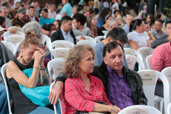 Entrega distinción vida Corantioquia EPM
Entrega distinción vida de Corantioquia a EPM.
Fecha: Septiembre 25 2019.
Para descargar esta fotografía en alta resolución, haga clic sobre la imagen hasta que la misma se despliegue en la pantalla completa; luego dé clic derecho y elija la opción "guardar imagen como". 
En caso de publicación por cualquier medio, solicitamos acompañarla del crédito: "Foto EPM
Palabras clave: Entrega distinción vida Corantioquia EPM