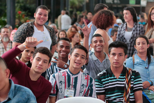 Entrega distinción vida Corantioquia EPM
Entrega distinción vida de Corantioquia a EPM.
Fecha: Septiembre 25 2019.
Para descargar esta fotografía en alta resolución, haga clic sobre la imagen hasta que la misma se despliegue en la pantalla completa; luego dé clic derecho y elija la opción "guardar imagen como". 
En caso de publicación por cualquier medio, solicitamos acompañarla del crédito: "Foto EPM
Palabras clave: Entrega distinción vida Corantioquia EPM
