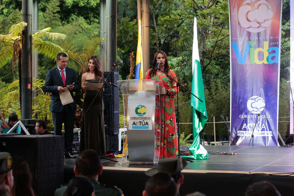 Entrega distinción vida Corantioquia EPM
Entrega distinción vida de Corantioquia a EPM.
Fecha: Septiembre 25 2019.
Para descargar esta fotografía en alta resolución, haga clic sobre la imagen hasta que la misma se despliegue en la pantalla completa; luego dé clic derecho y elija la opción "guardar imagen como". 
En caso de publicación por cualquier medio, solicitamos acompañarla del crédito: "Foto EPM
Palabras clave: Entrega distinción vida Corantioquia EPM