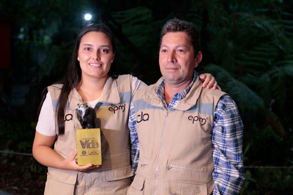 Entrega distinción vida Corantioquia EPM
Entrega distinción vida de Corantioquia a EPM.
Fecha: Septiembre 25 2019.
Para descargar esta fotografía en alta resolución, haga clic sobre la imagen hasta que la misma se despliegue en la pantalla completa; luego dé clic derecho y elija la opción "guardar imagen como". 
En caso de publicación por cualquier medio, solicitamos acompañarla del crédito: "Foto EPM
Palabras clave: Entrega distinción vida Corantioquia EPM