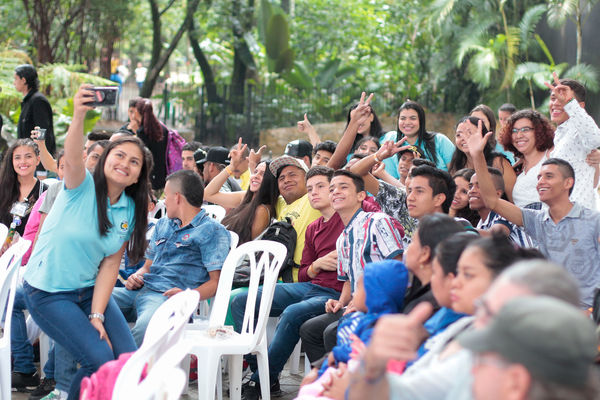 Entrega distinción vida Corantioquia EPM
Entrega distinción vida de Corantioquia a EPM.
Fecha: Septiembre 25 2019.
Para descargar esta fotografía en alta resolución, haga clic sobre la imagen hasta que la misma se despliegue en la pantalla completa; luego dé clic derecho y elija la opción "guardar imagen como". 
En caso de publicación por cualquier medio, solicitamos acompañarla del crédito: "Foto EPM
Palabras clave: Entrega distinción vida Corantioquia EPM