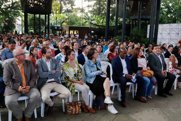 Entrega distinción vida Corantioquia EPM
Entrega distinción vida de Corantioquia a EPM.
Fecha: Septiembre 25 2019.
Para descargar esta fotografía en alta resolución, haga clic sobre la imagen hasta que la misma se despliegue en la pantalla completa; luego dé clic derecho y elija la opción "guardar imagen como". 
En caso de publicación por cualquier medio, solicitamos acompañarla del crédito: "Foto EPM
Palabras clave: Entrega distinción vida Corantioquia EPM