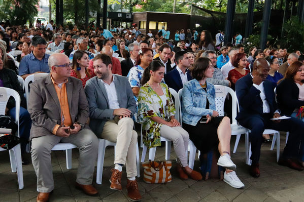 Entrega distinción vida Corantioquia EPM
Entrega distinción vida de Corantioquia a EPM.
Fecha: Septiembre 25 2019.
Para descargar esta fotografía en alta resolución, haga clic sobre la imagen hasta que la misma se despliegue en la pantalla completa; luego dé clic derecho y elija la opción "guardar imagen como". 
En caso de publicación por cualquier medio, solicitamos acompañarla del crédito: "Foto EPM
Palabras clave: Entrega distinción vida Corantioquia EPM