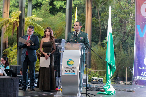 Entrega distinción vida Corantioquia EPM
Entrega distinción vida de Corantioquia a EPM.
Fecha: Septiembre 25 2019.
Para descargar esta fotografía en alta resolución, haga clic sobre la imagen hasta que la misma se despliegue en la pantalla completa; luego dé clic derecho y elija la opción "guardar imagen como". 
En caso de publicación por cualquier medio, solicitamos acompañarla del crédito: "Foto EPM
Palabras clave: Entrega distinción vida Corantioquia EPM