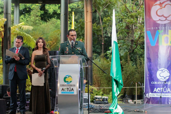 Entrega distinción vida Corantioquia EPM
Entrega distinción vida de Corantioquia a EPM.
Fecha: Septiembre 25 2019.
Para descargar esta fotografía en alta resolución, haga clic sobre la imagen hasta que la misma se despliegue en la pantalla completa; luego dé clic derecho y elija la opción "guardar imagen como". 
En caso de publicación por cualquier medio, solicitamos acompañarla del crédito: "Foto EPM
Palabras clave: Entrega distinción vida Corantioquia EPM