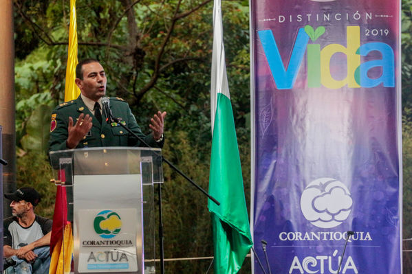 Entrega distinción vida Corantioquia EPM
Entrega distinción vida de Corantioquia a EPM.
Fecha: Septiembre 25 2019.
Para descargar esta fotografía en alta resolución, haga clic sobre la imagen hasta que la misma se despliegue en la pantalla completa; luego dé clic derecho y elija la opción "guardar imagen como". 
En caso de publicación por cualquier medio, solicitamos acompañarla del crédito: "Foto EPM
Palabras clave: Entrega distinción vida Corantioquia EPM