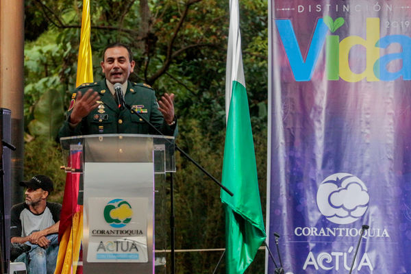 Entrega distinción vida Corantioquia EPM
Entrega distinción vida de Corantioquia a EPM.
Fecha: Septiembre 25 2019.
Para descargar esta fotografía en alta resolución, haga clic sobre la imagen hasta que la misma se despliegue en la pantalla completa; luego dé clic derecho y elija la opción "guardar imagen como". 
En caso de publicación por cualquier medio, solicitamos acompañarla del crédito: "Foto EPM
Palabras clave: Entrega distinción vida Corantioquia EPM