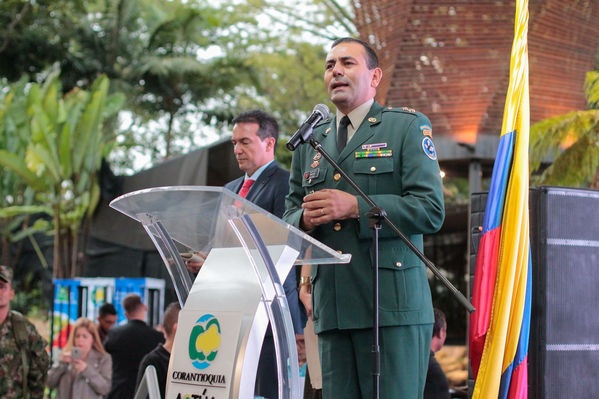Entrega distinción vida Corantioquia EPM
Entrega distinción vida de Corantioquia a EPM.
Fecha: Septiembre 25 2019.
Para descargar esta fotografía en alta resolución, haga clic sobre la imagen hasta que la misma se despliegue en la pantalla completa; luego dé clic derecho y elija la opción "guardar imagen como". 
En caso de publicación por cualquier medio, solicitamos acompañarla del crédito: "Foto EPM
Palabras clave: Entrega distinción vida Corantioquia EPM