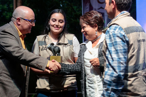 Entrega distinción vida Corantioquia EPM
Entrega distinción vida de Corantioquia a EPM.
Fecha: Septiembre 25 2019.
Para descargar esta fotografía en alta resolución, haga clic sobre la imagen hasta que la misma se despliegue en la pantalla completa; luego dé clic derecho y elija la opción "guardar imagen como". 
En caso de publicación por cualquier medio, solicitamos acompañarla del crédito: "Foto EPM
Palabras clave: Entrega distinción vida Corantioquia EPM