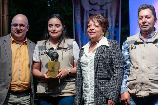 Entrega distinción vida Corantioquia EPM
Entrega distinción vida de Corantioquia a EPM.
Fecha: Septiembre 25 2019.
Para descargar esta fotografía en alta resolución, haga clic sobre la imagen hasta que la misma se despliegue en la pantalla completa; luego dé clic derecho y elija la opción "guardar imagen como". 
En caso de publicación por cualquier medio, solicitamos acompañarla del crédito: "Foto EPM
Palabras clave: Entrega distinción vida Corantioquia EPM
