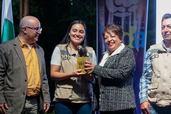 Entrega distinción vida Corantioquia EPM
Entrega distinción vida de Corantioquia a EPM.
Fecha: Septiembre 25 2019.
Para descargar esta fotografía en alta resolución, haga clic sobre la imagen hasta que la misma se despliegue en la pantalla completa; luego dé clic derecho y elija la opción "guardar imagen como". 
En caso de publicación por cualquier medio, solicitamos acompañarla del crédito: "Foto EPM
Palabras clave: Entrega distinción vida Corantioquia EPM